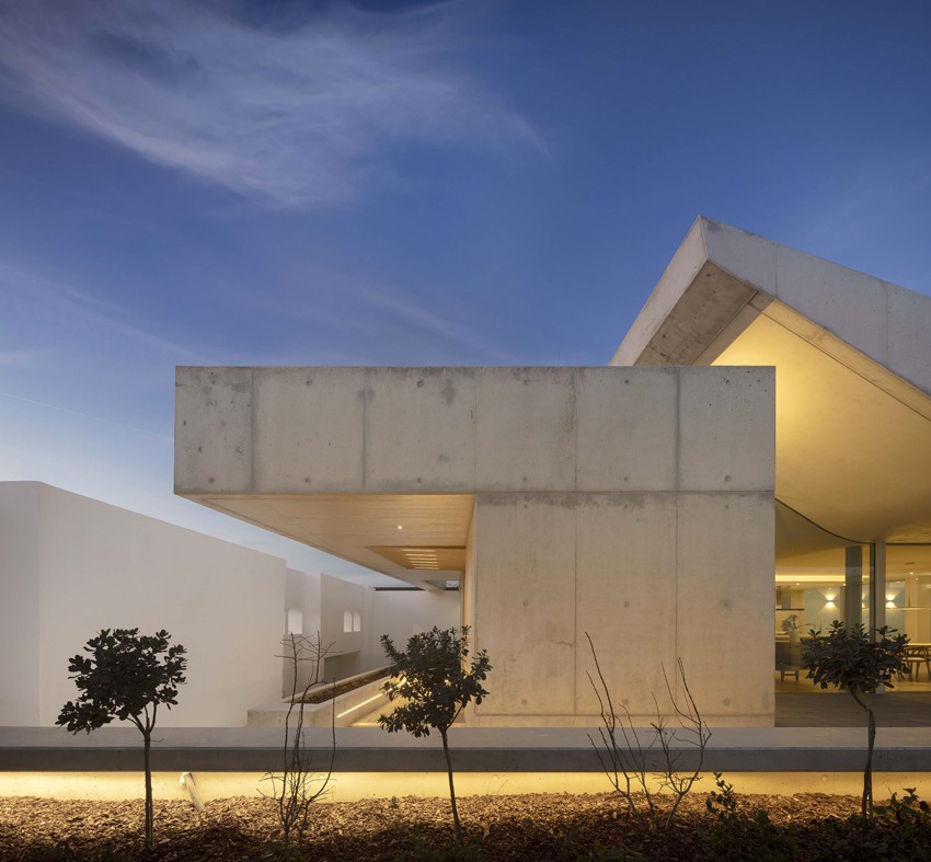 Casa das Freiras, un altro lavoro sempre nel settore residenziale realizzato con Archi+Concrete di Novacolor