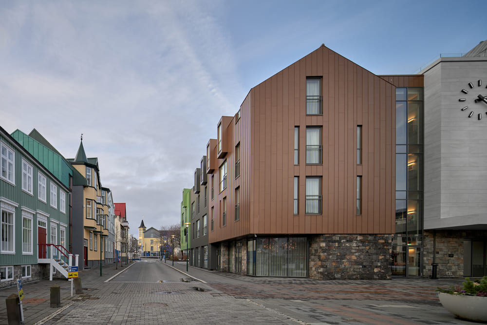  Iceland-Parliament-Hotel-Reykjavik-Ph._Claudio-Parada-Nunes