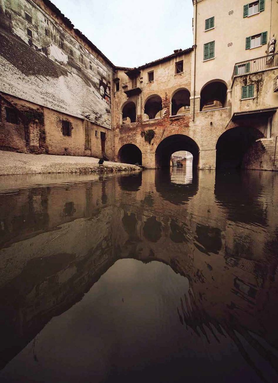 bim architettura vista dal fiume pescherie mantova