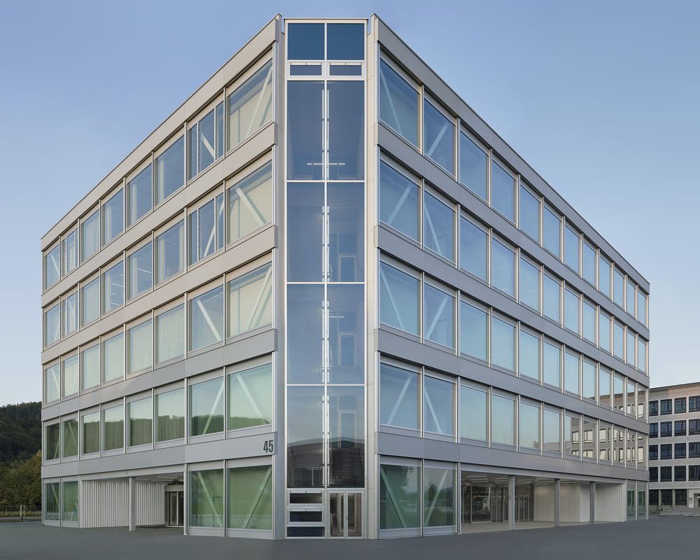 Fritz-Multifunctional-Workspace-Building-Walter-Mair