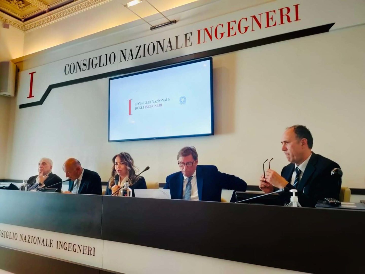 Il tavolo dei relatori chiamati da Cni a discutere di sicurezza
