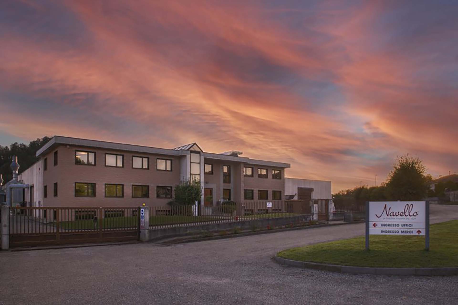 La sede della ditta Navello, leader nella produzione di serramenti in legno