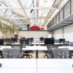 Sala con postazioni pc di ricerca e monitoraggio