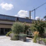 L'ingresso del Campus è uno spazio ospitale arrichito da piante ed alberi