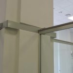 Ufficio nel quale sono insteallate divisori a vetri per creare nuovi spazi