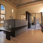 Ufficio nel quale sono insteallate divisori a vetri per creare nuovi spazi