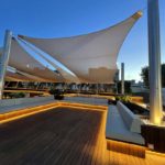 Particolare dell'area coperta dalle vele di protezione colr beige e champagne