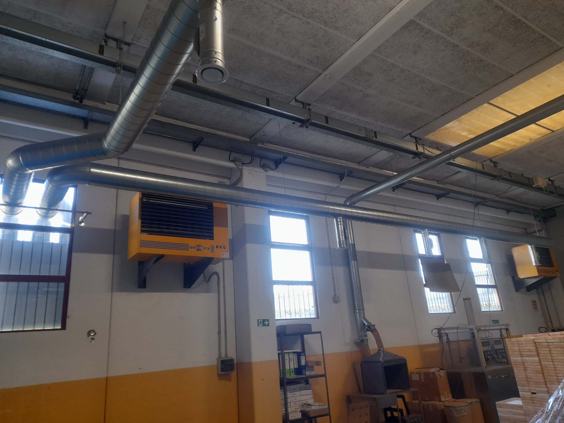 unità di ventilazione meccanica controllata con distribuzione aeraulica realizzata con tubazioni spiro in lamiera zincata l'installazione all'interno di Wavin Italia