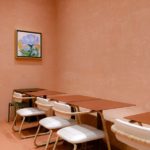 Novacolor scelto come partner dai designer di 1898 Architects per il progetto del Deuces Café le sedute all'interno del locale