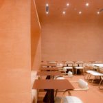 Novacolor scelto come partner dai designer di 1898 Architects per il progetto del Deuces Café le sedute all'interno del locale