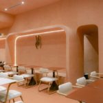 Novacolor scelto come partner dai designer di 1898 Architects per il progetto del Deuces Café le sedute all'interno del locale