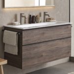 Set lavabo Slim, mobile lavabo con 2 cassetti finitura noce americano maniglia lava opaco e specchio Option Plus