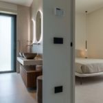 Spazi resi ppiù ampi e luminosi dalle tonalità avorio del pavimento