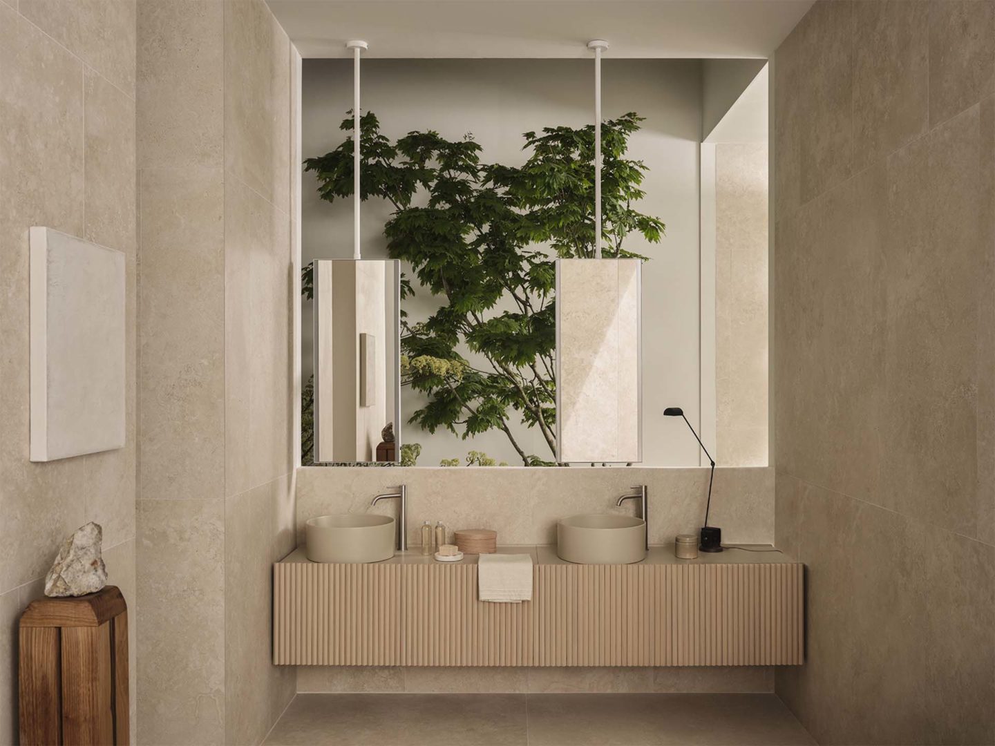 Ceramica Cielo presenta la linea Delfo, qui nella versione con due lavelli come è stata presentata al Salone Internazionale del bagno 2024