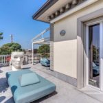 infissi Prolux Evolution appartmaneto in condominio a Vigevano ampia terrazza arredata