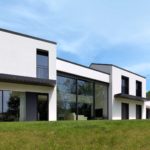 Schüco non passa inosservata questa villa che ha scelto la luce di aperture molto ampie
