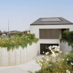 villa realizzata a Pandino in provincia di Cremona ingresso del garage