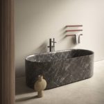 vasca da bagno Nebula nella versione grigio lavico mostra la sua lineare eleganza
