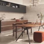 Casalgrande stile pale anticata e rivestimento pale, parete mosaico zona lavoro