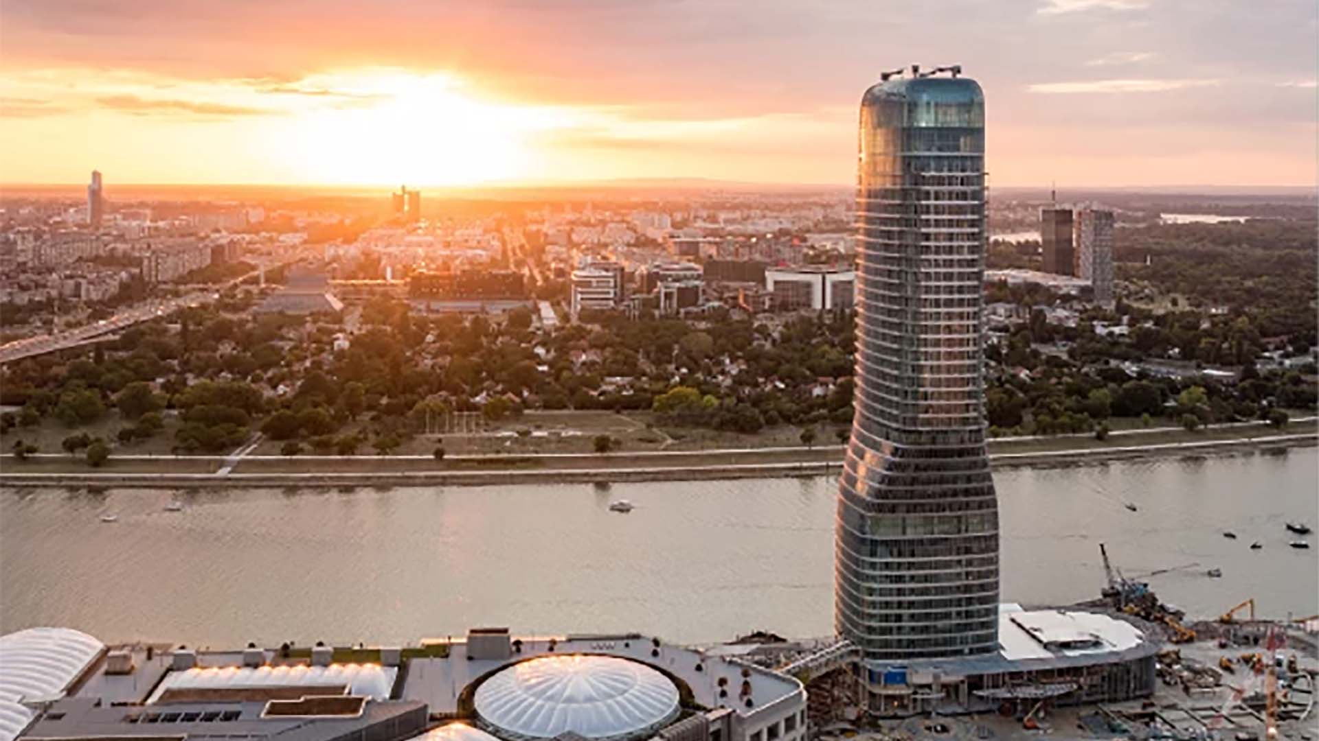 La torre del nuovo waterfront di Belgrado realizzata da Pizzarotti
