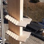 Messa in opera della scala in legno con vano ascensore integrato, progettata e prefabbricata in stabilimento da Wood Beton S.p.A