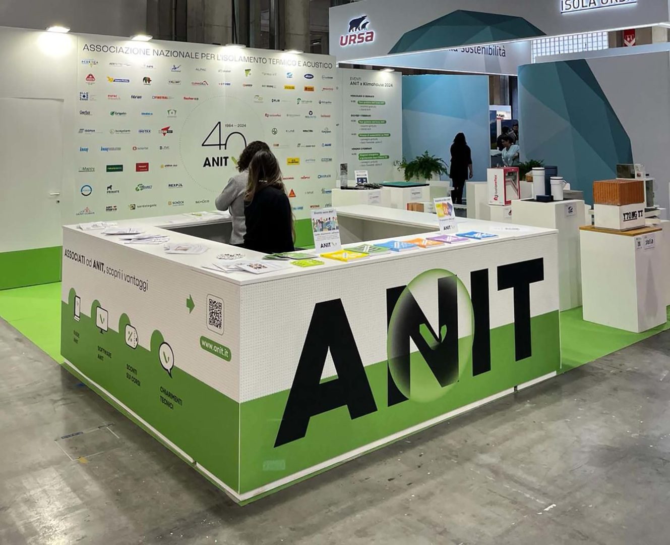 Anit stande associazioni ad una fiera