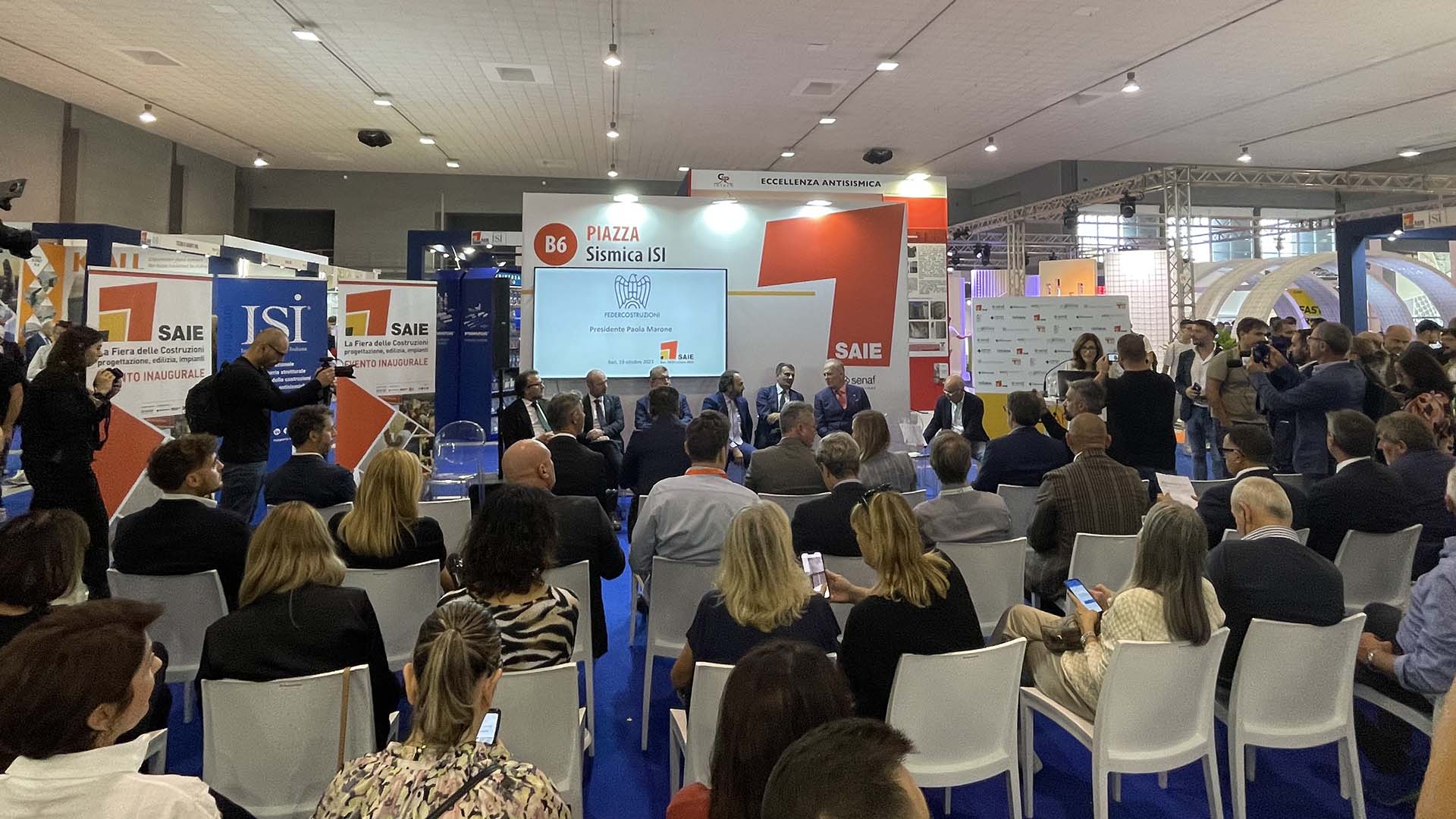 Isi la Piazza allestita da Isi alla fiera 2023