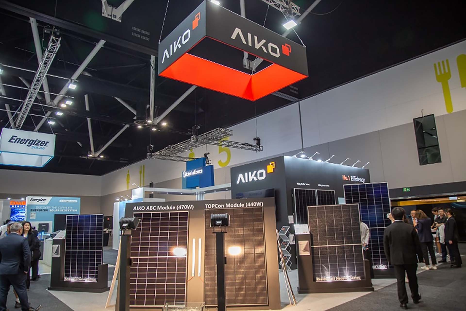 Aiko stand con i moduli solari