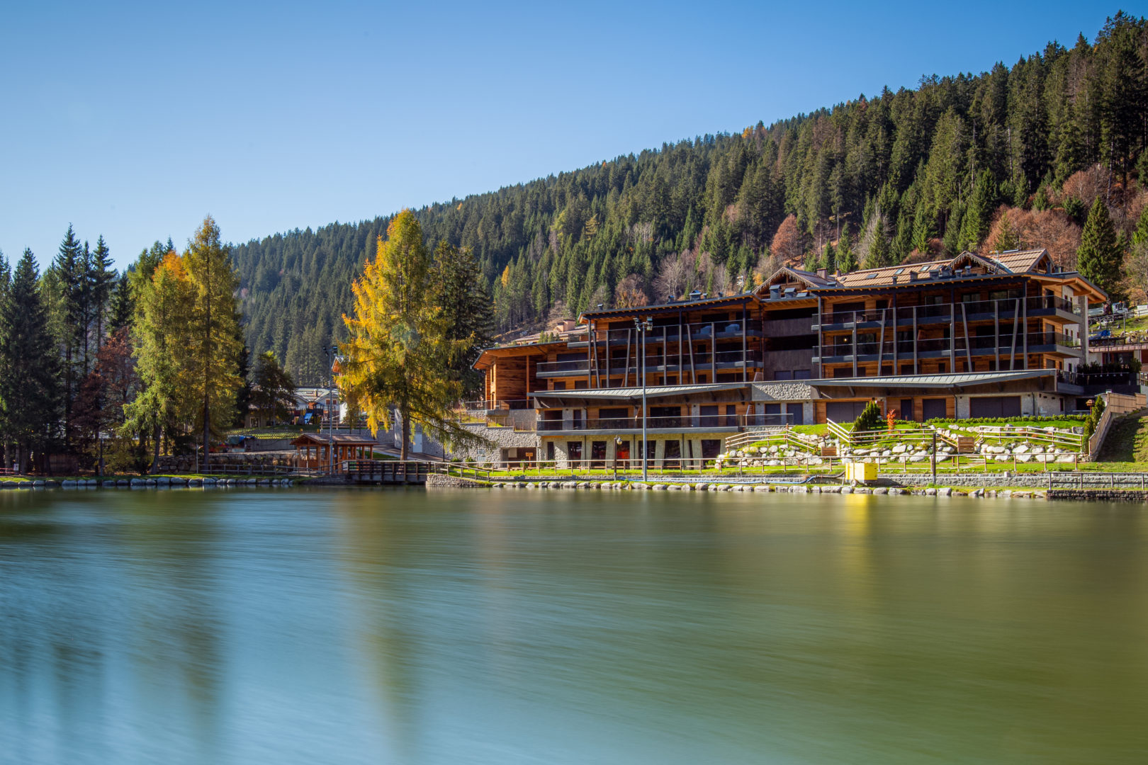 Alpenos Campiglio Habitaria Wood affacciato sul lago