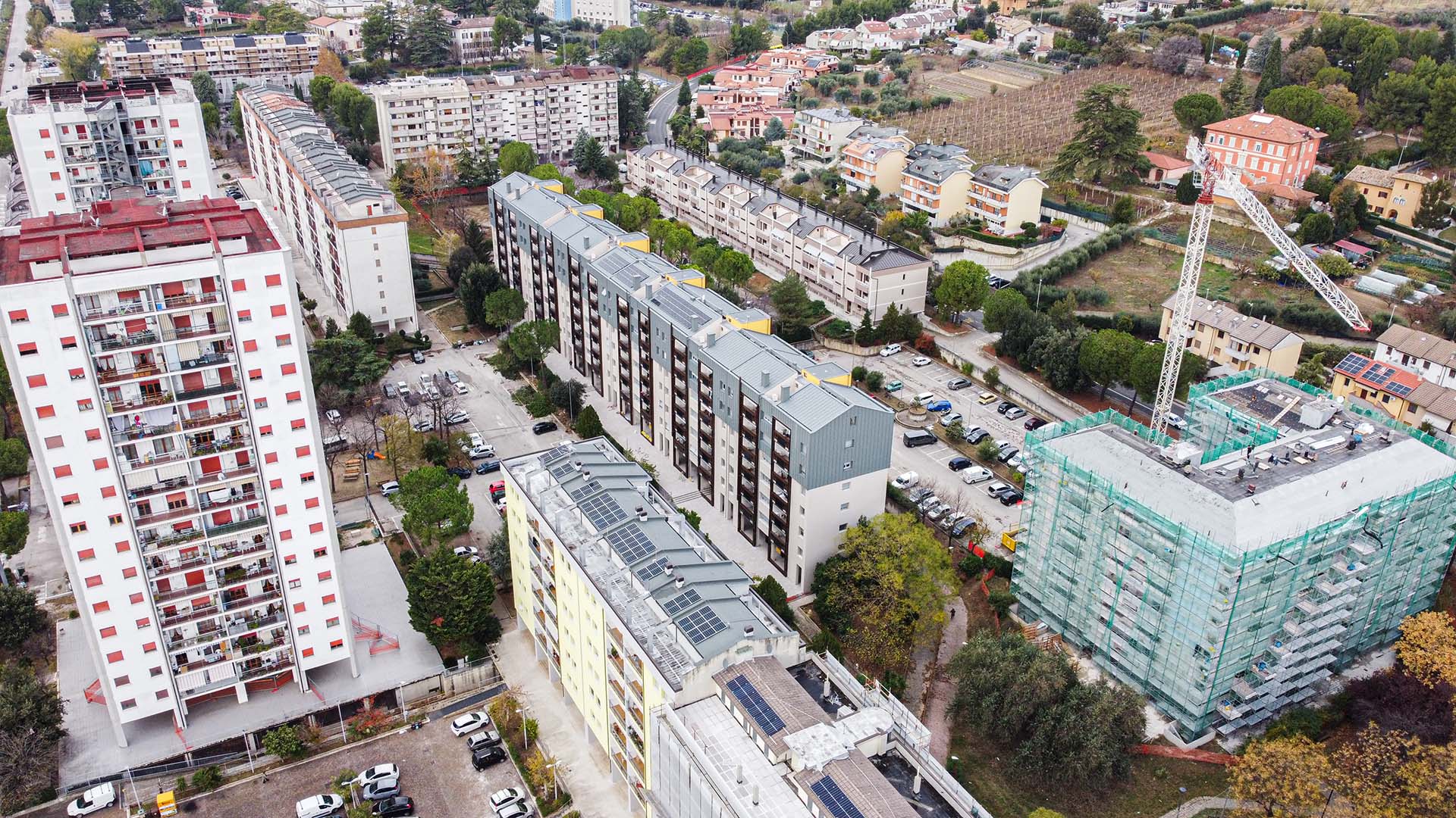 Brianza Plastica consominio ad Ascoli Piceno isolato termicamente con Isotec Parete e Isolam ventilato