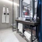 Vimar il bagno di una camera del Radisson Collection Santa Sofia Milano