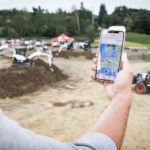 Bobcat operatore consulta la app Machine Iq