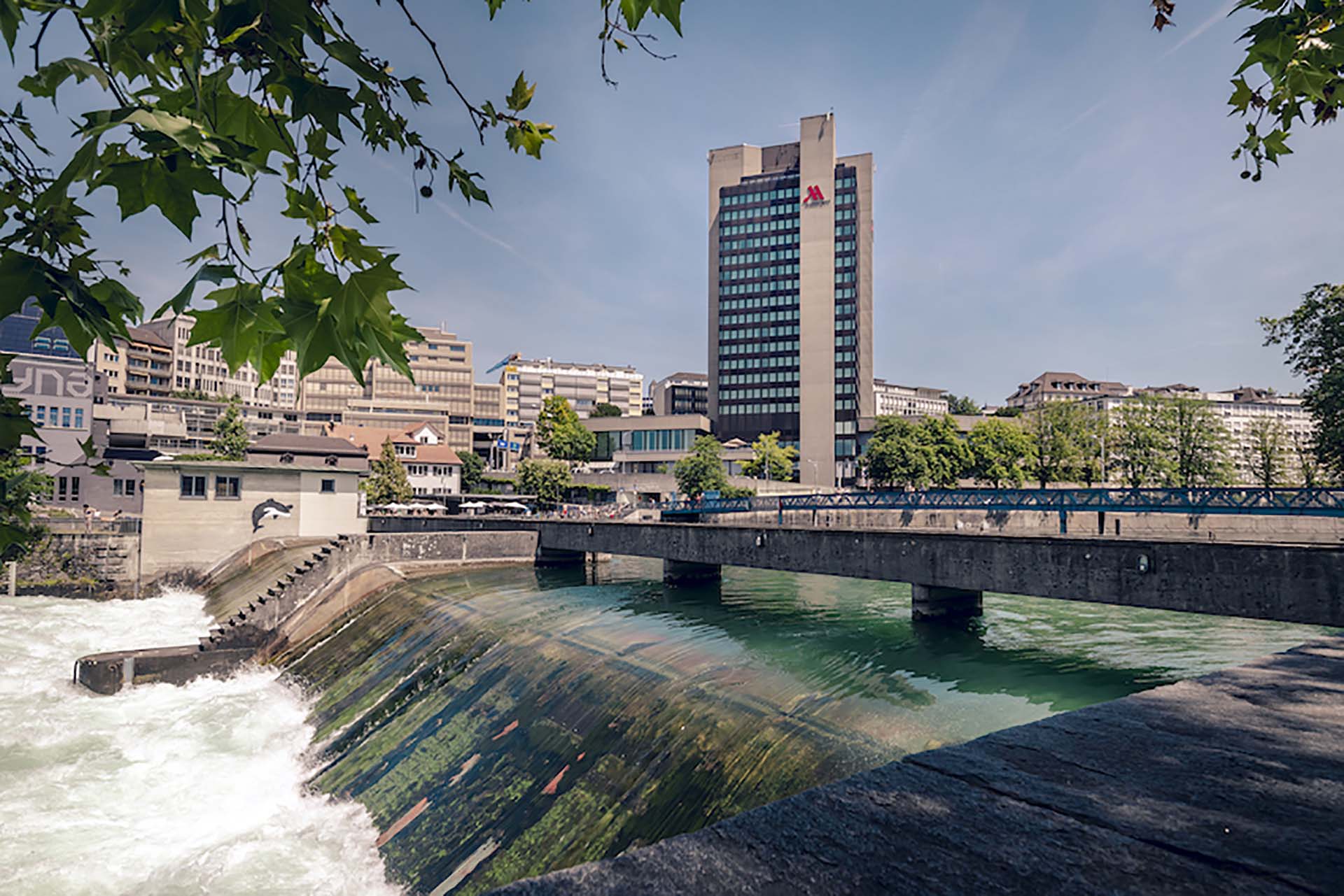 Ceramica Cielo l'hotel Marriott svetta sulla città