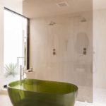 FerreroLegno Miami bagno affacciato su corte interna e vasca freestanding