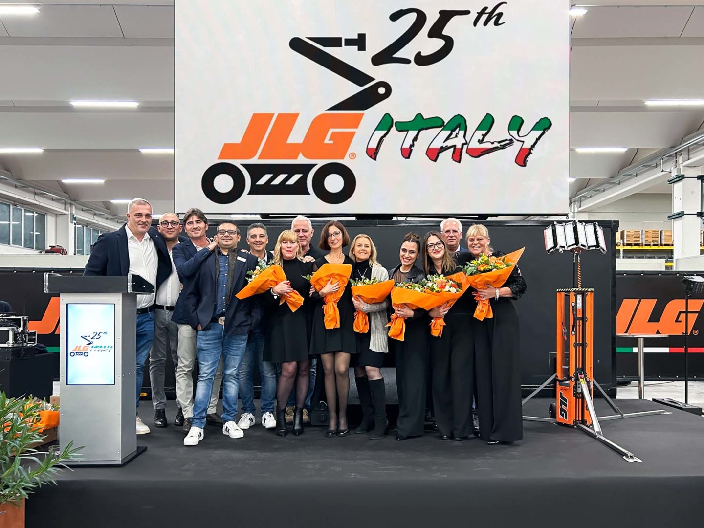 Jlg festa per i 25 anni di attività
