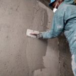 Laterlite Ospedale Bolzano operaio al lavoro riqualificazione muro
