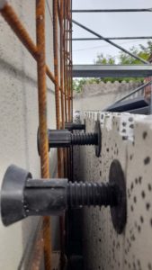 Pontarolo dettaglio del distanziatore di Spyrogip Sismiko in cantiere