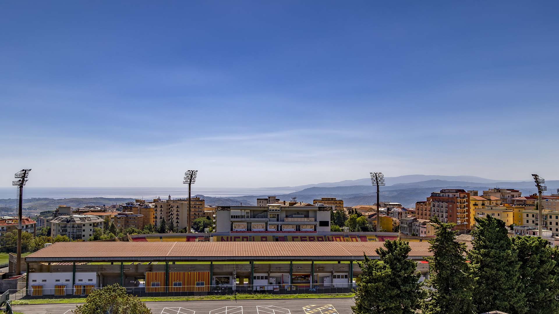 Veduta estena dello Stadio Ceravolo di Catanzaro nello stato di fatto