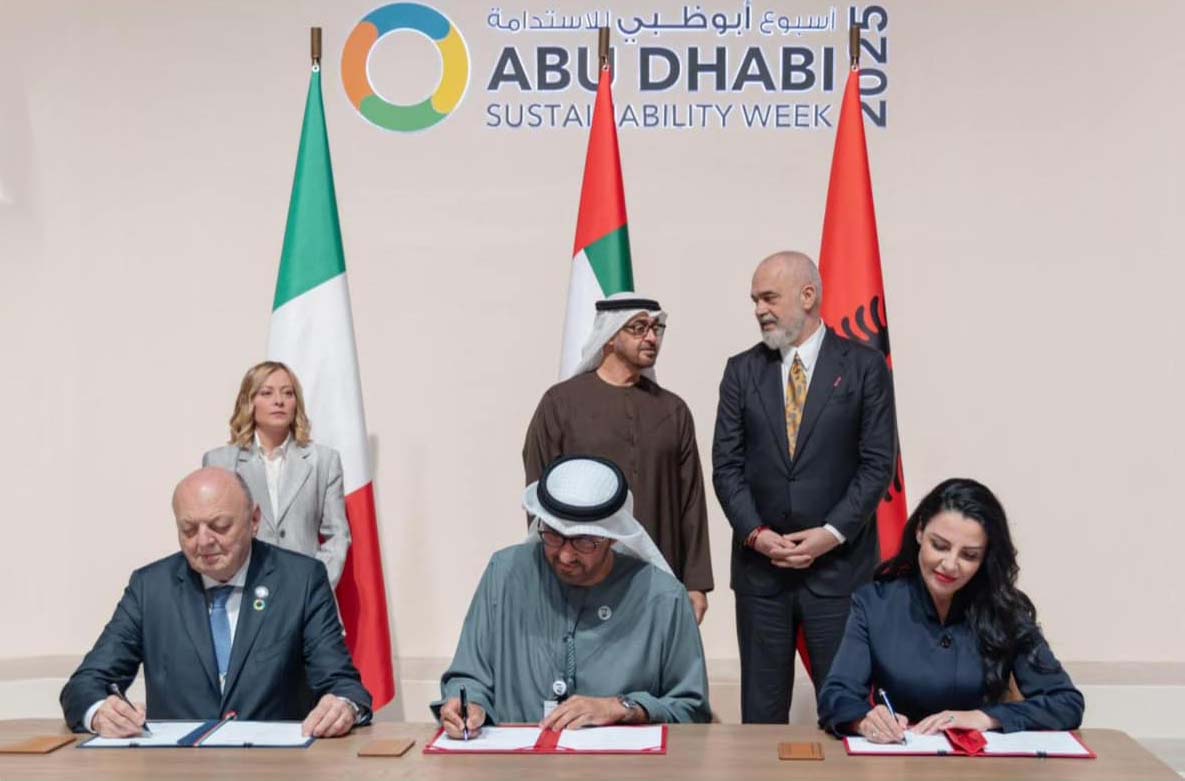 Da sinistra in prima fila Gilberto Pichetto, Sultan Al Jaber e Belinda Balluku; dietro Giorgia Meloni, Mohamed bin Zayed ed Edi Rama