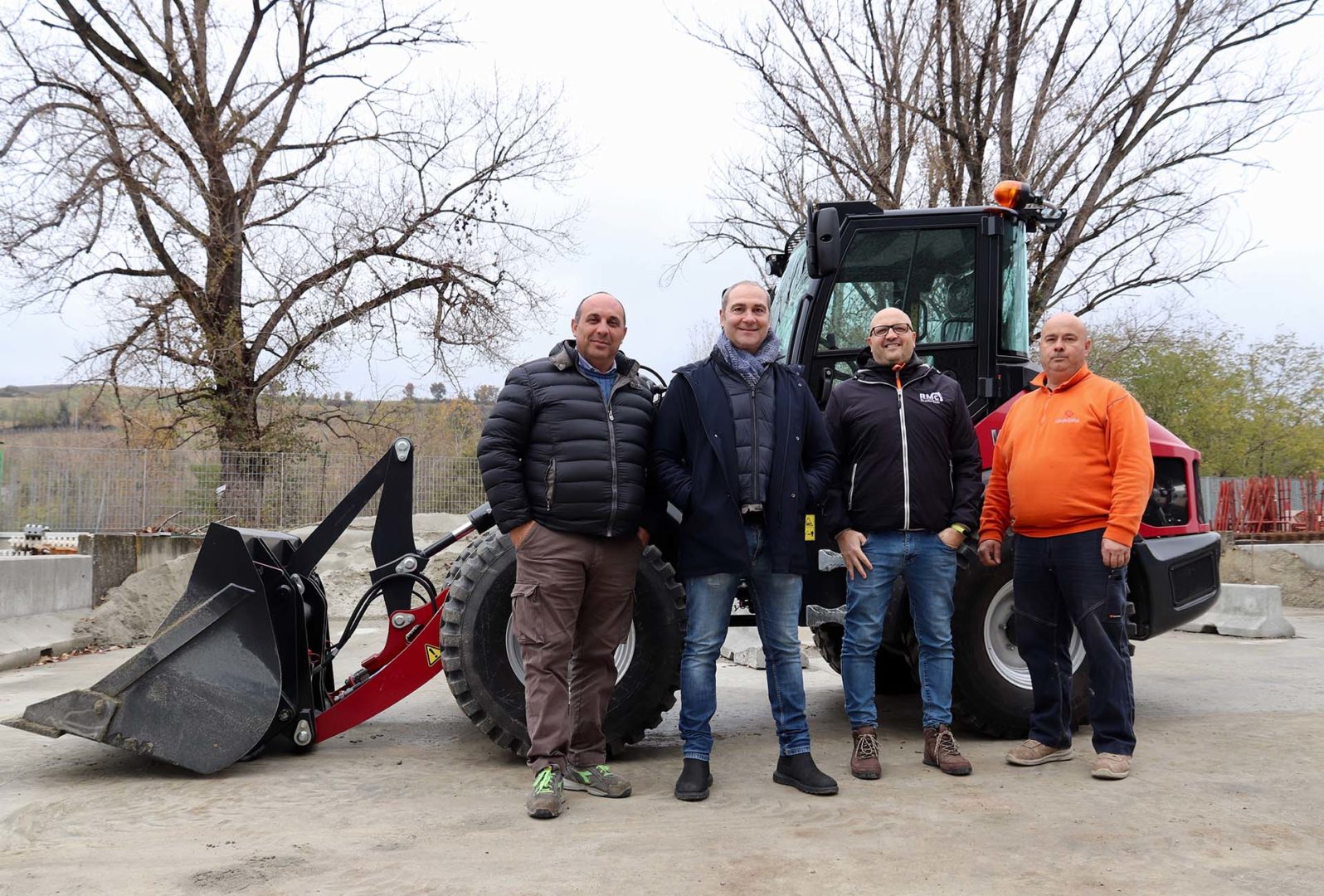 Da sin: Gaetano Pulino, titolare Edilvaltidone; Gabriele Fermi, sales manager Rmc; Filippo Gardella, sales department Rmc; Tomas Vadim, operatore Edilvaltidone