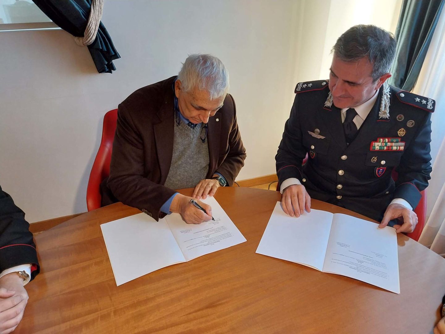 Da sinistra Angelo Domenico Perrini Presidente del Cni e Antonio Di Stasio Capo IV Reparto Comando Generale Arma dei Carabinieri