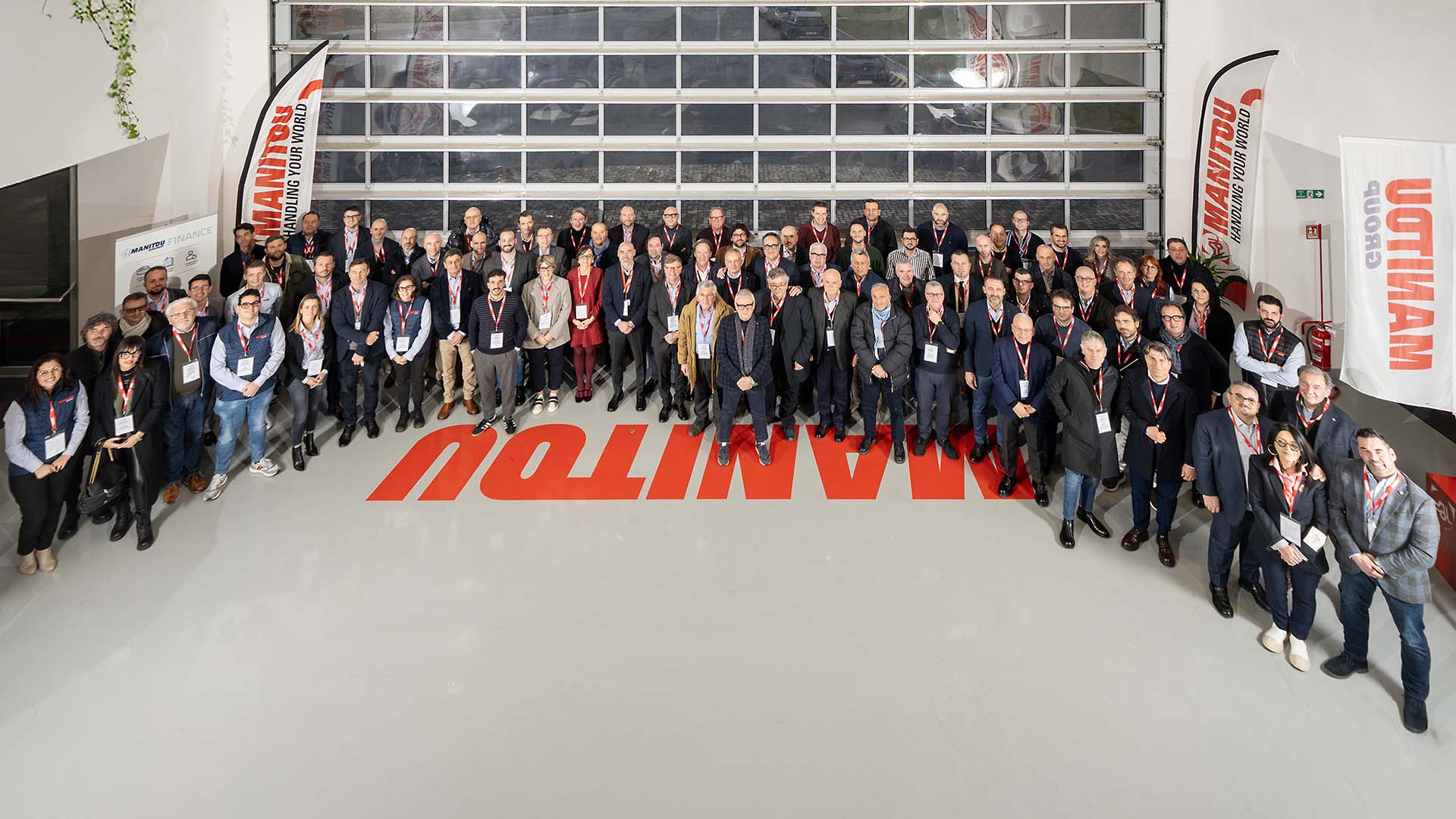 Manitou Italia foto di gruppo Dealer Meeting
