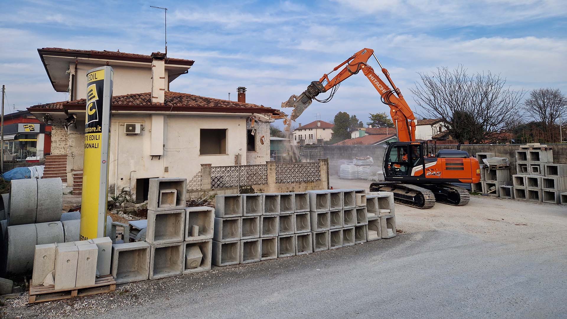 Hitachi fasi della demolizione