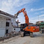 Hitachi fasi della demolizione