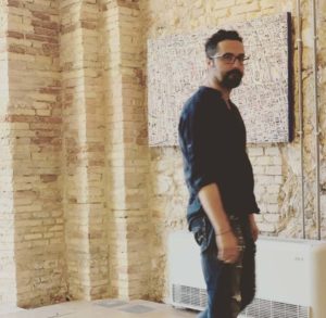 L'artista Michele Omiccioli