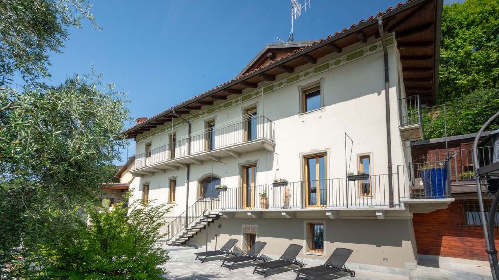 Navello finestre in legno omero in una casa del quattrocento a cuneo