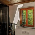 Navello finestre in legno omero nei bagni di una casa del quattrocento a cuneo