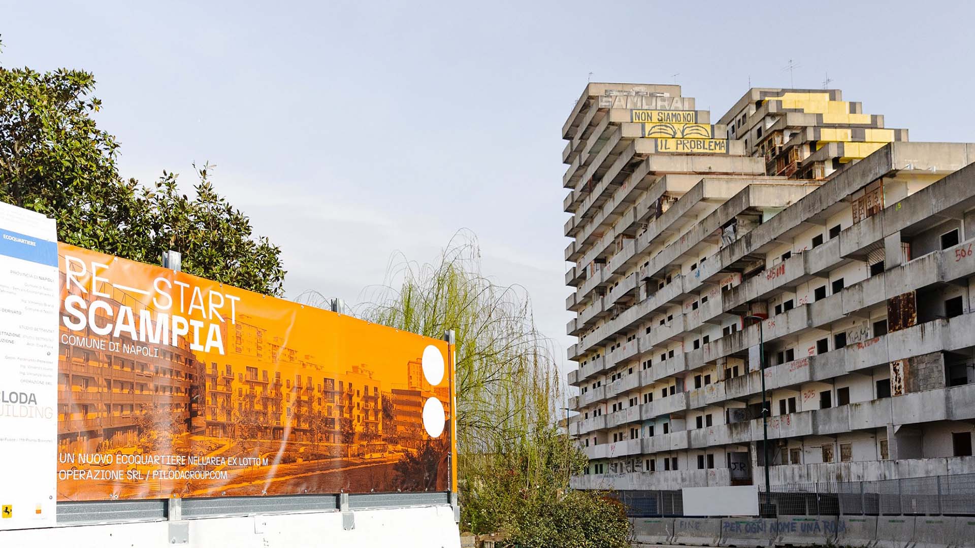 Piloda & Settanta7 ingresso cantiere Restart Scampia