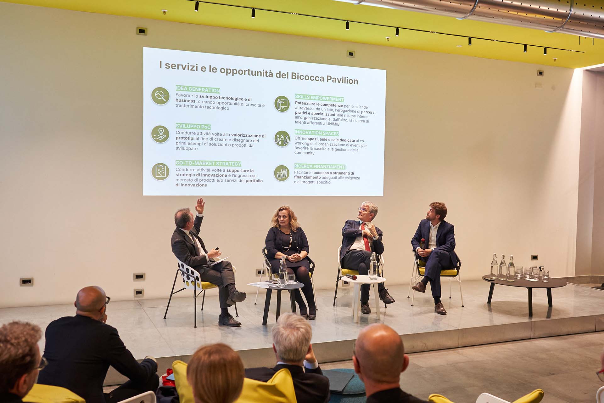 Da sinistra a destra Salvatore Torrisi (Prorettore alla Valorizzazione della ricerca dell'Università), Giovanna Iannantuoni (Rettrice dell’Università di Milano-Bicocca), Marco Orlandi (Presidente di Fondazione Bicocca e Prorettore vicario dell'ateneo) e Luca Passoni (Director Innovation Team PwC)