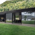 Florim rivestimento Cement dark grey e grey Salt con pareti a finestra